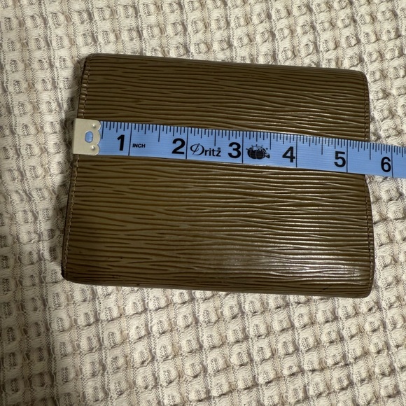 Louis Vuitton Epi Portefeuille Tri Fold - Picture 12 of 14